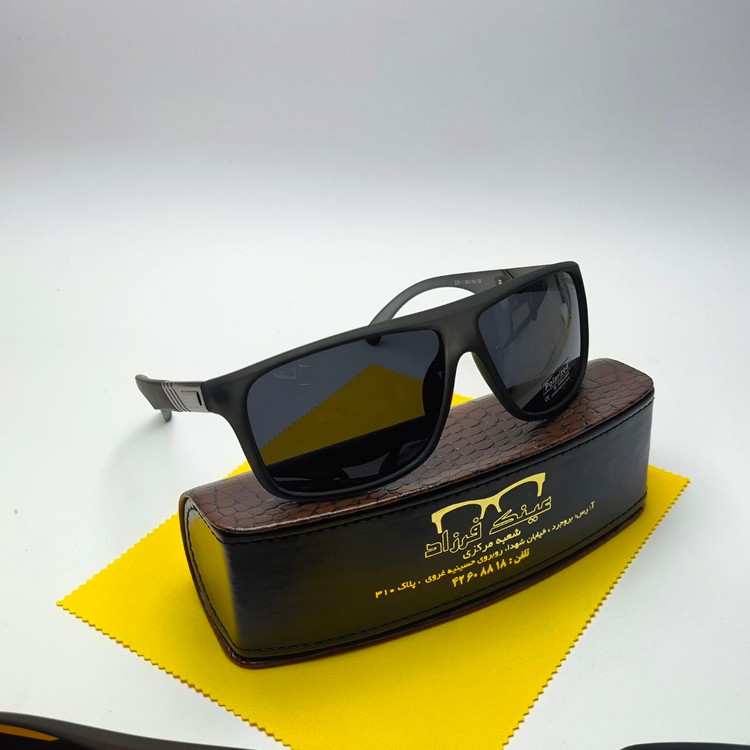 عینک آفتابی مردانه پلاریزه کائوچو بیس دار کررا Carrera مدل 225 + پک هدیه لوازم جانبی